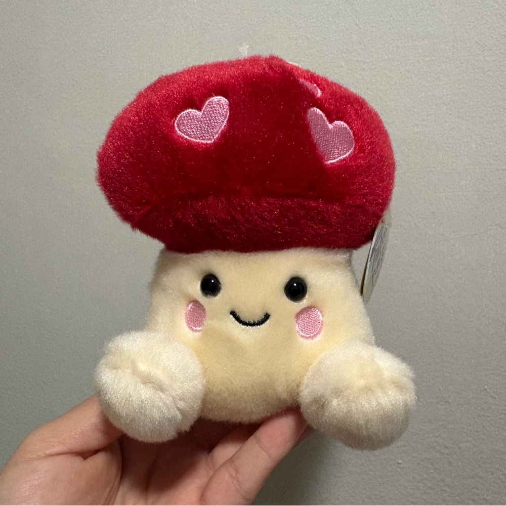Aislyn Heart Mushroom 5” Palm Pals Valentines 2025